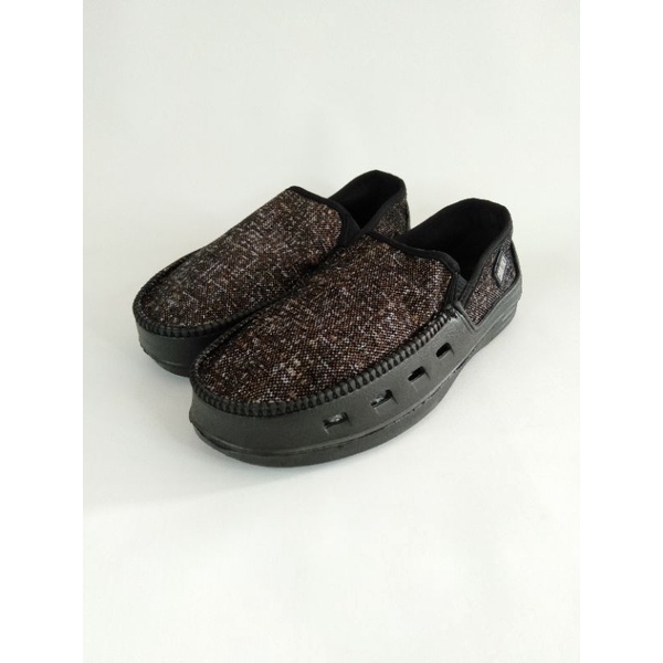 Sepatu slip on courtney pria