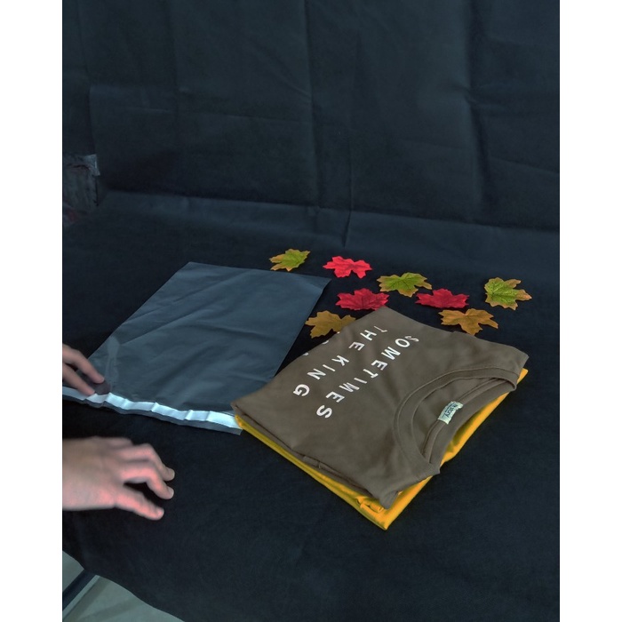 

MENYURAT-SURAT- AMPLOP PLASTIK PACKING ONLINE POLYMAILER SILVER 30X40 ISI 50 PCS -SURAT-MENYURAT.