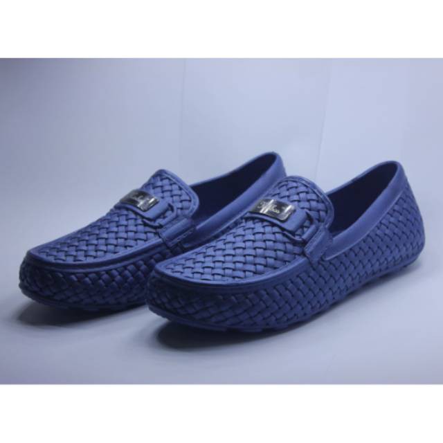 SEPATU PANTOFEL KARET PRIA KEKINIAN KINBOS