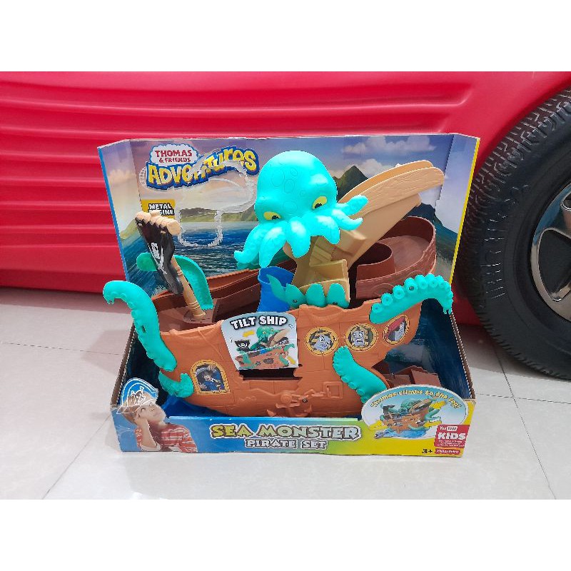 preloved mainan thomas sea monster pirate set