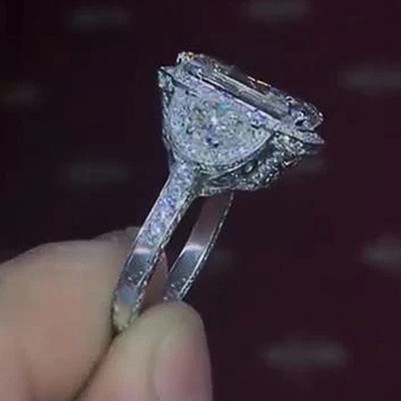 Cincin Nikah / Tunangan Desain Modern Hias CZ Warna Silver Untuk Wanita