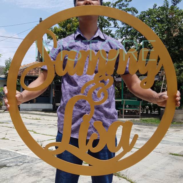 Backdrop Nama Bulat Diameter 80cm Dekorasi Besar Lamaran Tunangan Inisial Pesta Pernikahan Wedding