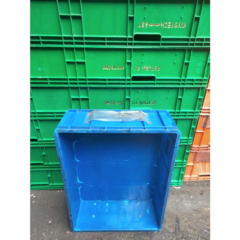 Box rapat container plastik 6675/Bak container plastik bekas 6675