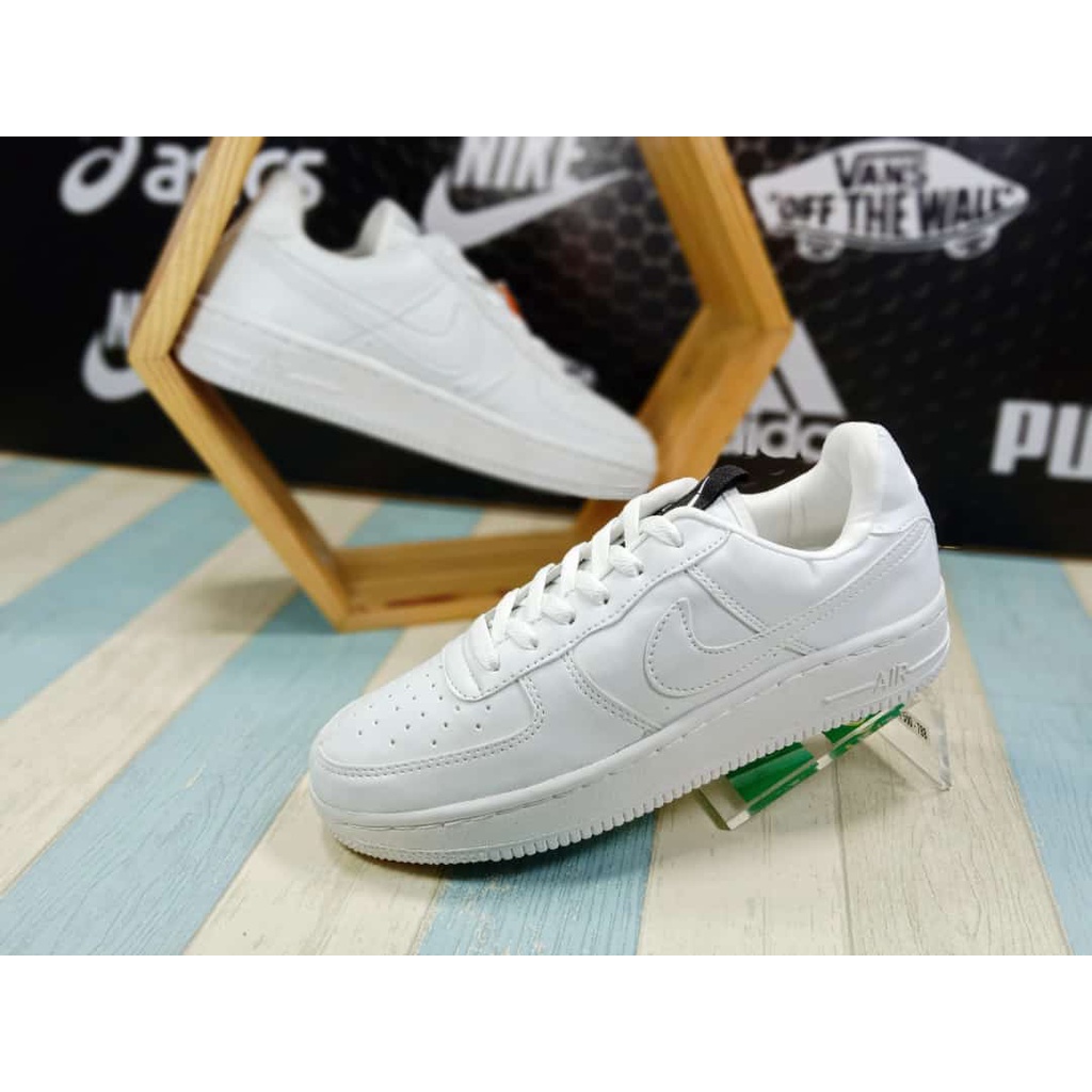 Sepatu Sneaker Cowok Nike Air Force 1