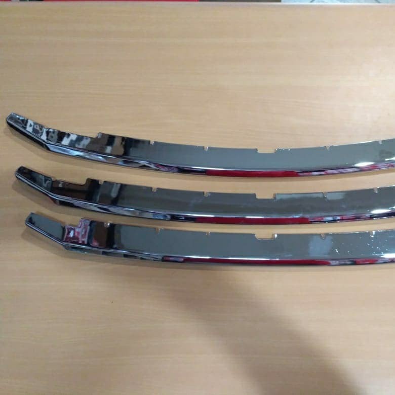 List Grill Tengah Mobil Toyota Avanza 2019 tipe G Chrome