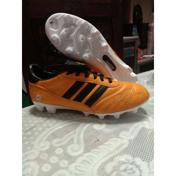 sepatu sepak bola kuning kulit sapi asli