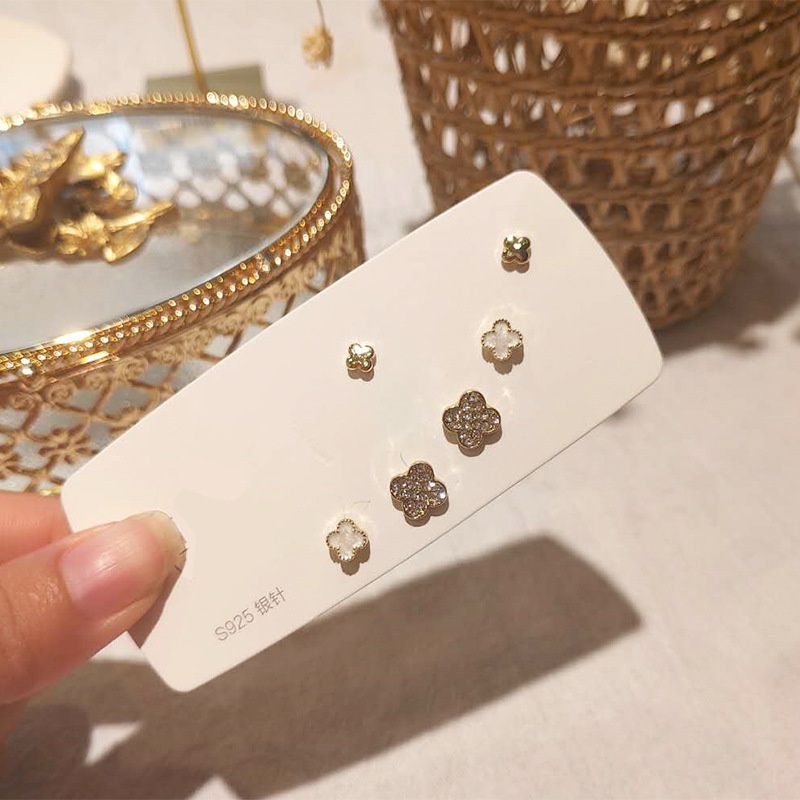 Anting Tusuk Bentuk Daun Clover Hias Zircon Gaya Korea Untuk Wanita