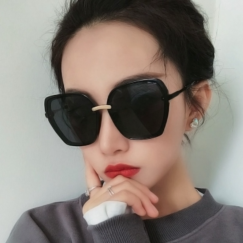 (YUZHU) COD Fashion Korea Oversized Frame Kacamata Retro Lady Aksesoris Anti UV Shades Wanita