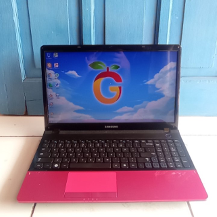 Samsung N300E Warna Pink Hitam 16 inch Intel Pentium B960 RAM 2GB HDD 500GB Windows 7 Laptop Second