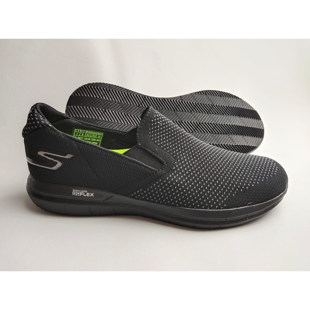 Skechers Manuver / Skechers Pria / Sepatu Pria / Sepatu Skechers Pria / Sepatu Slip On Pria