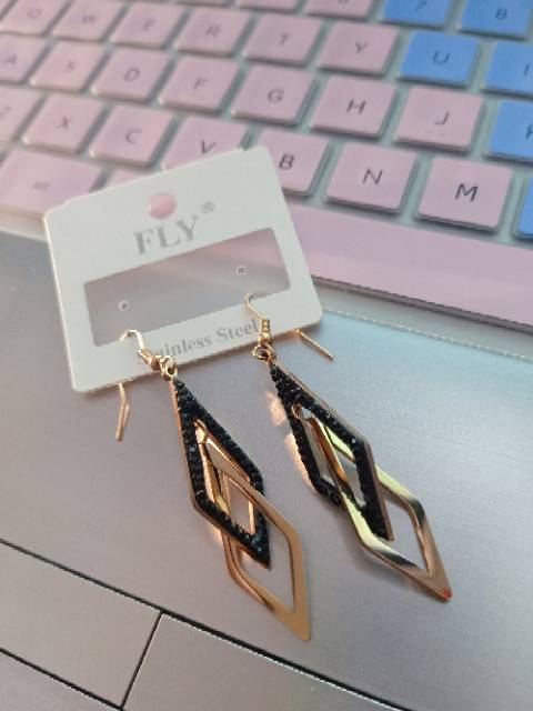 Anting fashion / anting titanium import / anting korea style black stone anti karat