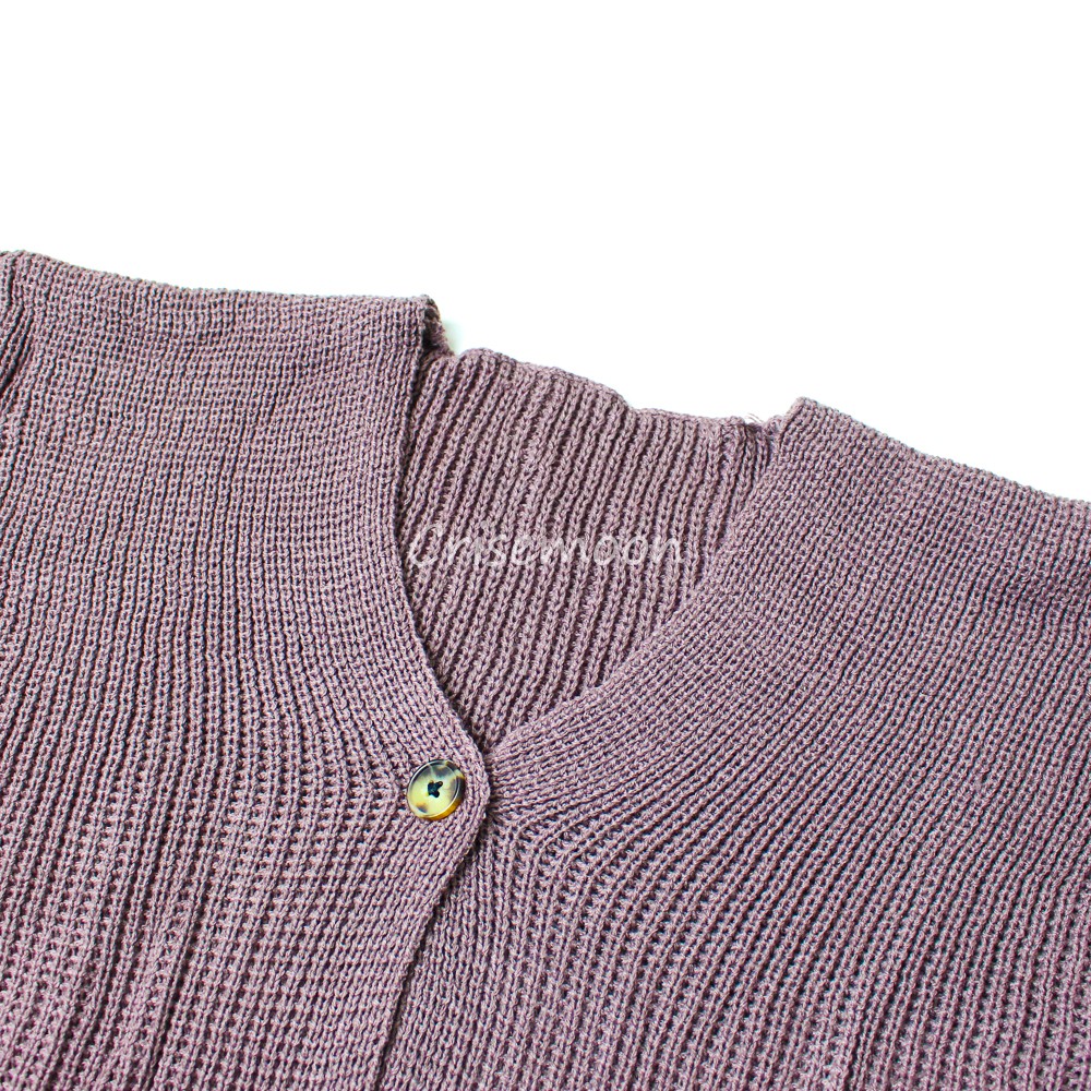Vina Knitted Cardigan Rajut Kancing Oversize Tangan Balon-Burgundy