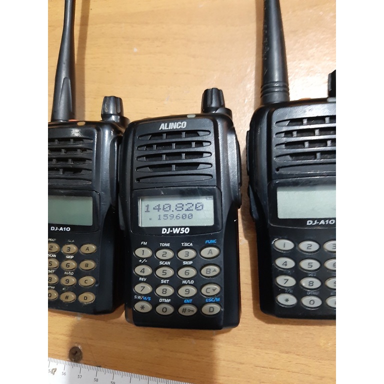 HT ALINCO DJ-A10 Made in Japan FREKUENSI  VHF VHF:136.000  SD  175.000 Mhz KONDISI NORMAL TX  5 WATT