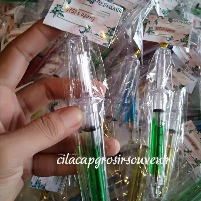 

Souvenir Pernikahan Murah Pulpen Suntik Cair Warna Warni Packing Plastik Minimal Order 100 Pcs