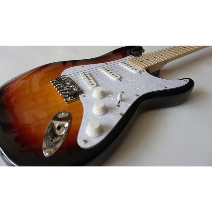 Gitar Listrik Fender Stratocaster Sunbrush