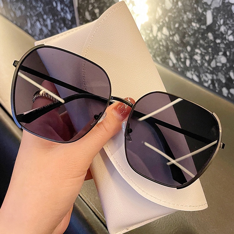 Korean Fashion Oversized Sunglasses Women Eyewear Uv400