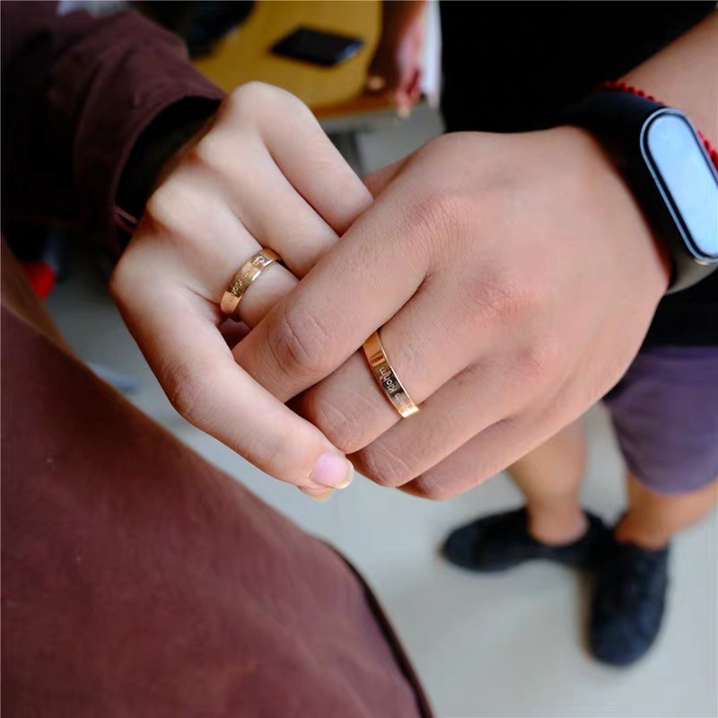 Kualitas Tinggi Niche Cahaya Mewah Cincin Pasangan Pria Wanita Pasangan Cincin Baja Titanium Jari Telunjuk Cincin Bersama Cincin