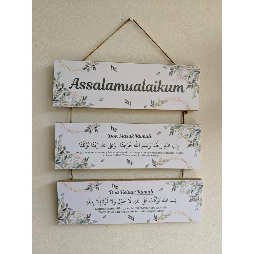 Hiasan dinding papan assalamualaikum doa masuk keluar rumah tropical