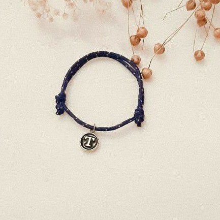 Gelang paracord inisial huruf bulat hitam