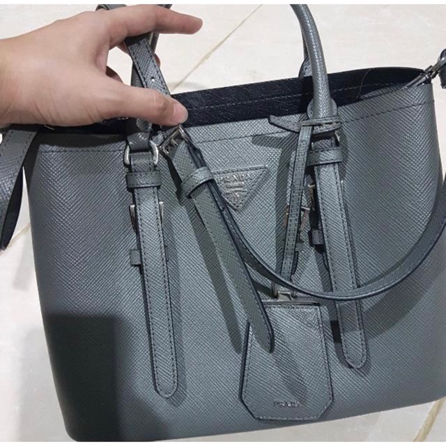 Tas wanita Prada