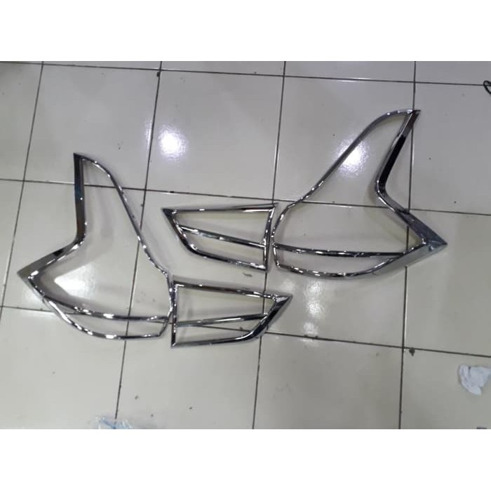 GARNISH BELAKANG MOBIL XPANDER