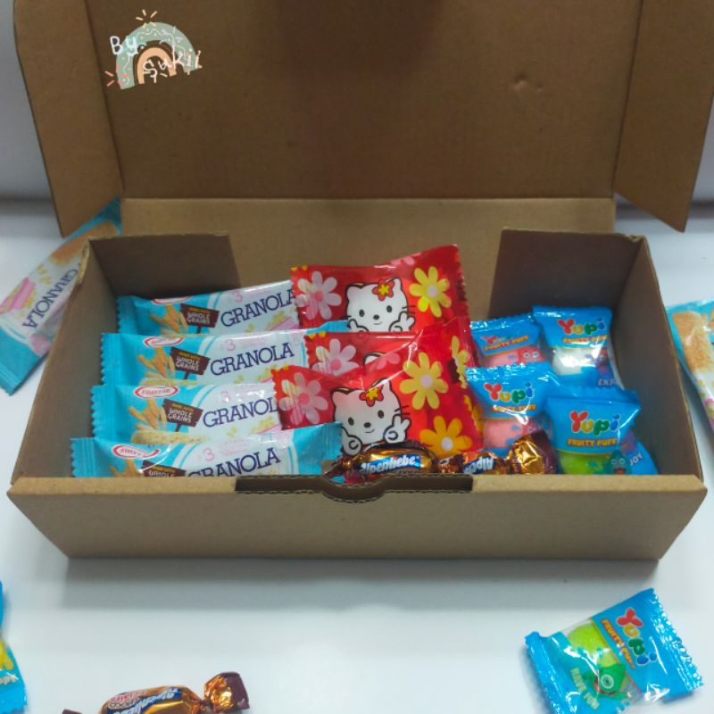 Hampers / Hampers Snack Box / Snack Box / Gift Box / Birthday Gift / Graduation Gift