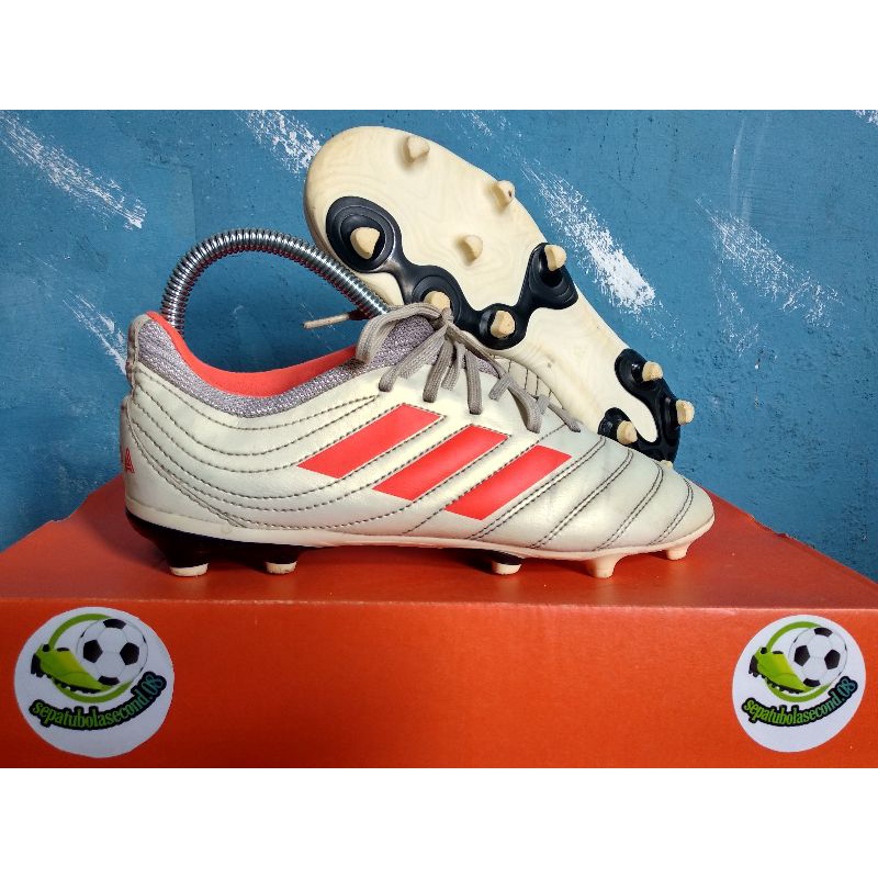 Sepatu bola Adidas copa 19.3