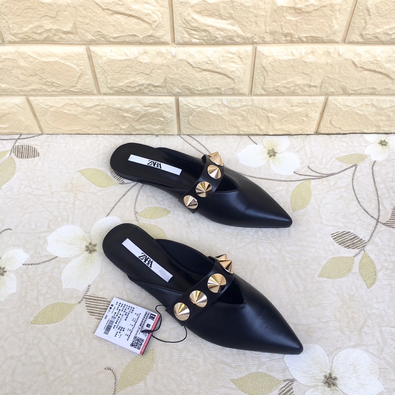 SEPATU ZR-132 POINTED TOE MULES WITH STUDS