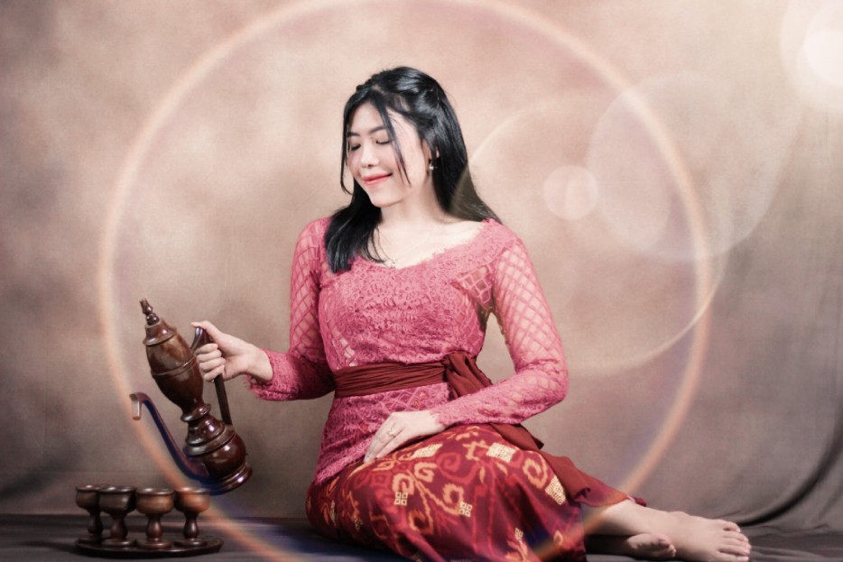 Teko Hias Aladin Dari Kayu Jati