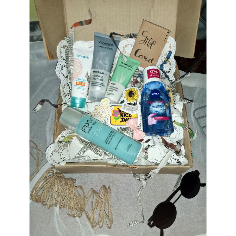 

Hampers murah meriah/ gift / kado /hadiah / souvenir