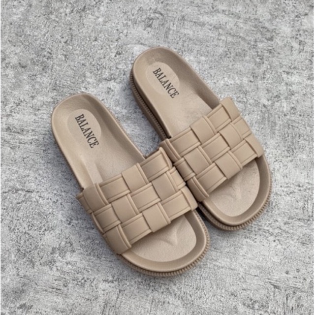 Sandal Platform Anyam 1603