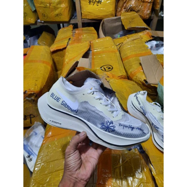 SEPATU NIKE VAPORFLY