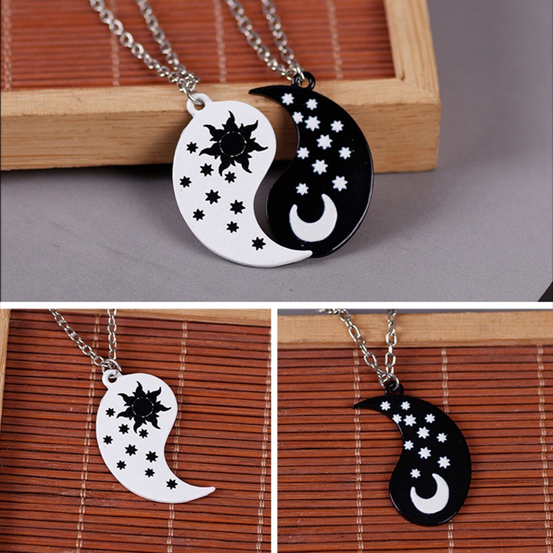 Fancyqube 2pcs / Set Kalung Rantai Klavikula Liontin Tai Chi Gosip Warna Hitam Dan Putih Gaya Klasik Antik Untuk Pasangan