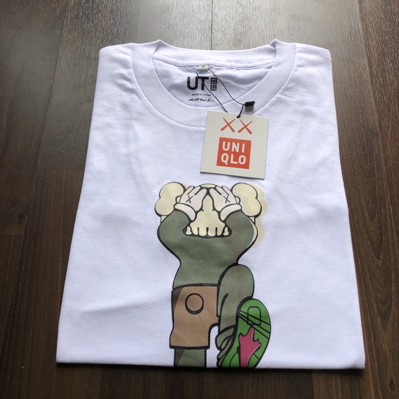 KAOS UNIQLO | BAJU UNIQLO | TSHIRT UNIQLO OVERSIZE-Lengket putih