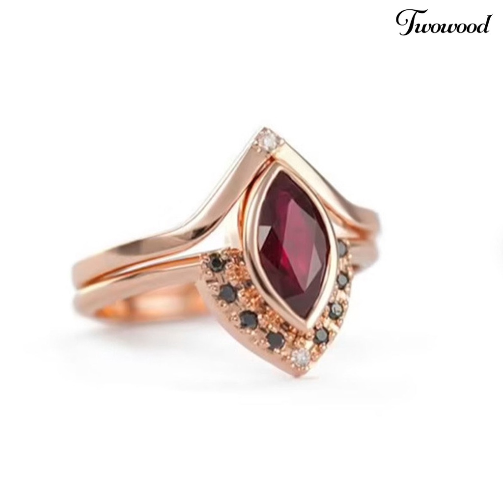 2pcs / Set Cincin Kristal Berlian Imitasi Bahan Alloy Warna Merah Prismatik Gaya Retro Untuk Pasangan