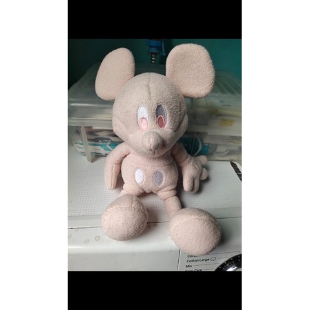 Boneka mickey mouse uniqlo
