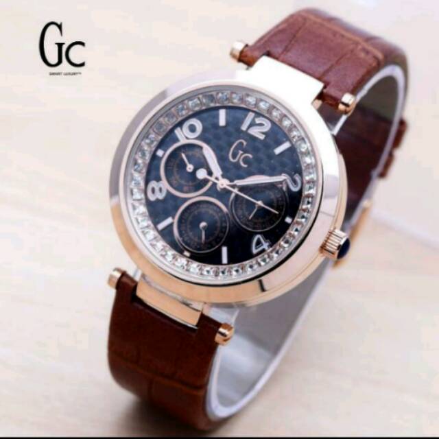 Jam Tangan Wanita GC Guess Collection Body Rose Gold