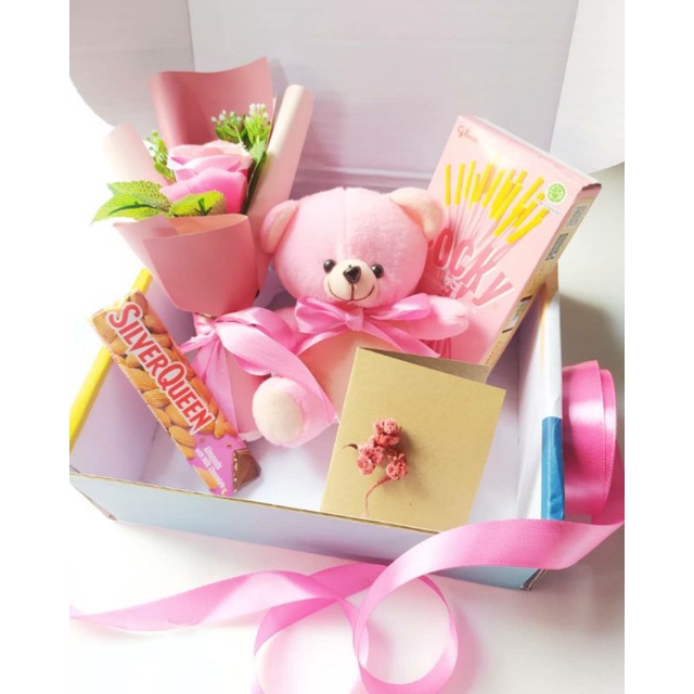 (S) SNACK BOX PINK BUNGA Kado Ulang Tahun/ Kado Wisuda/ Kado Anniversary / Paket PINK / sahabat / wisuda sidang