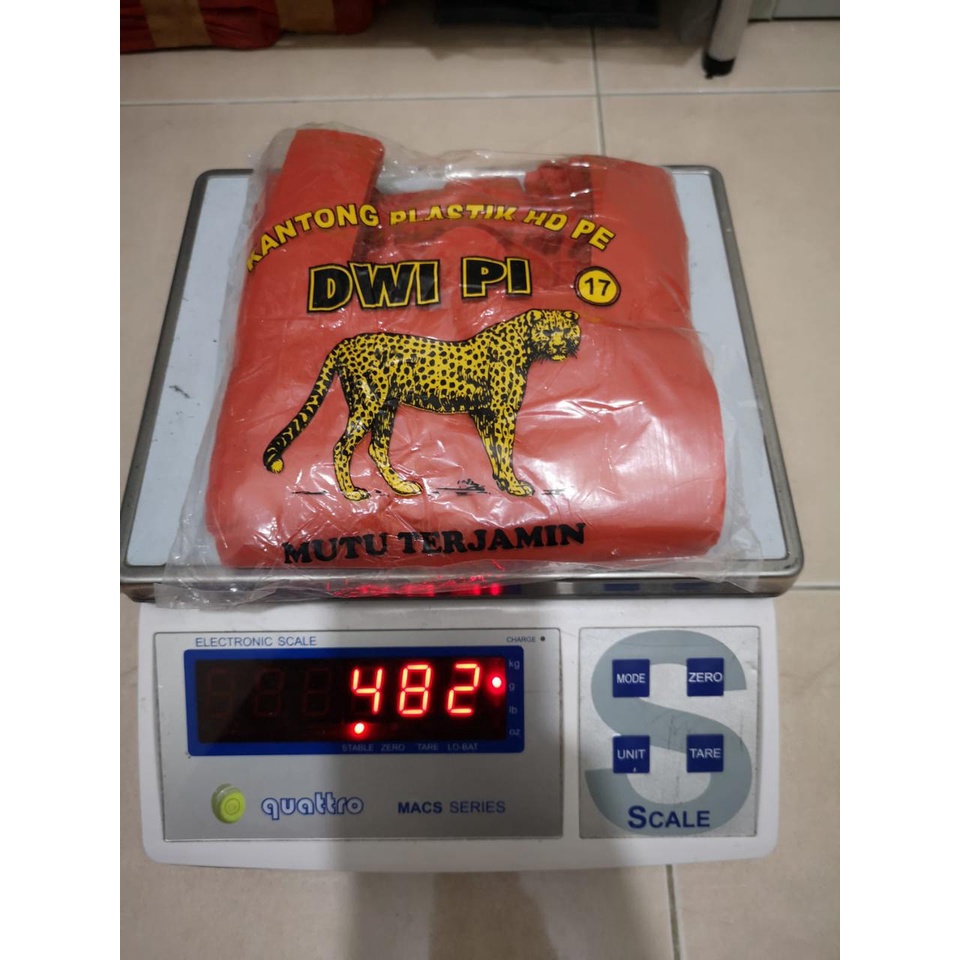 Kantong Plastik Merah Tebal Uk17, Uk24, Uk28, Uk35, Uk40  - 480GRAM  Dwi Pi Loco