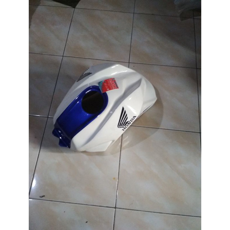 Kondom tangki Honda old CB 150R PUTIH LIST BIRU