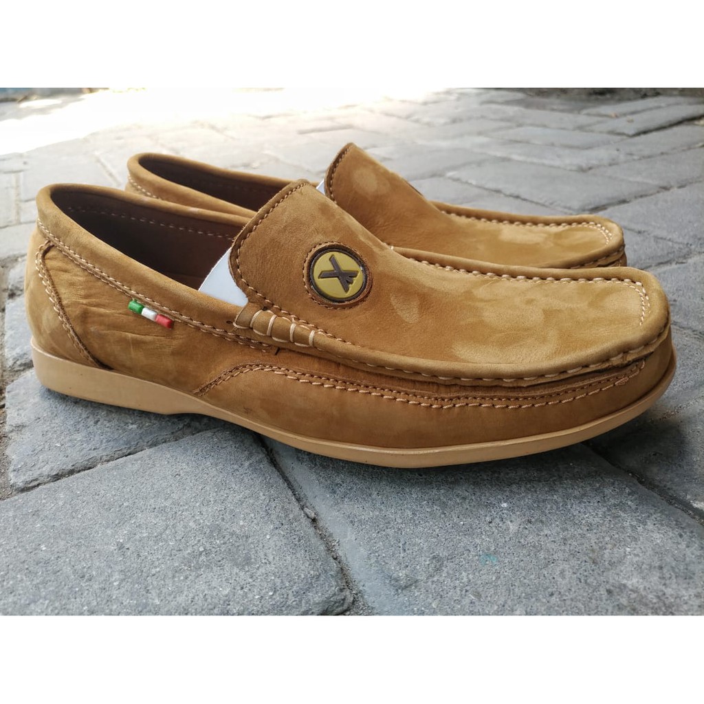 sepatu loafers kulit