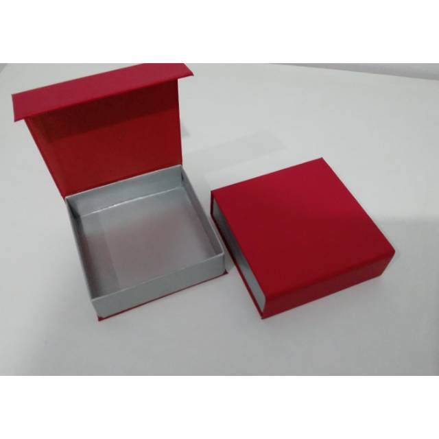 

Kotak kado, kotak souvenir, bingkisan, tutup magnet