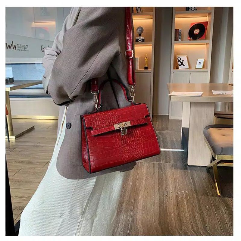 Tas Import Merah