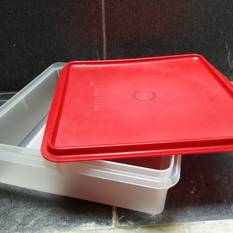 Tupperware Snack Store