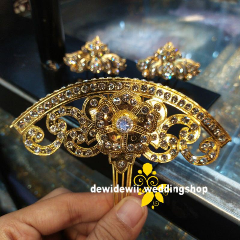 Centung + Sisir Bunga Mahkota (Batu Tanam)