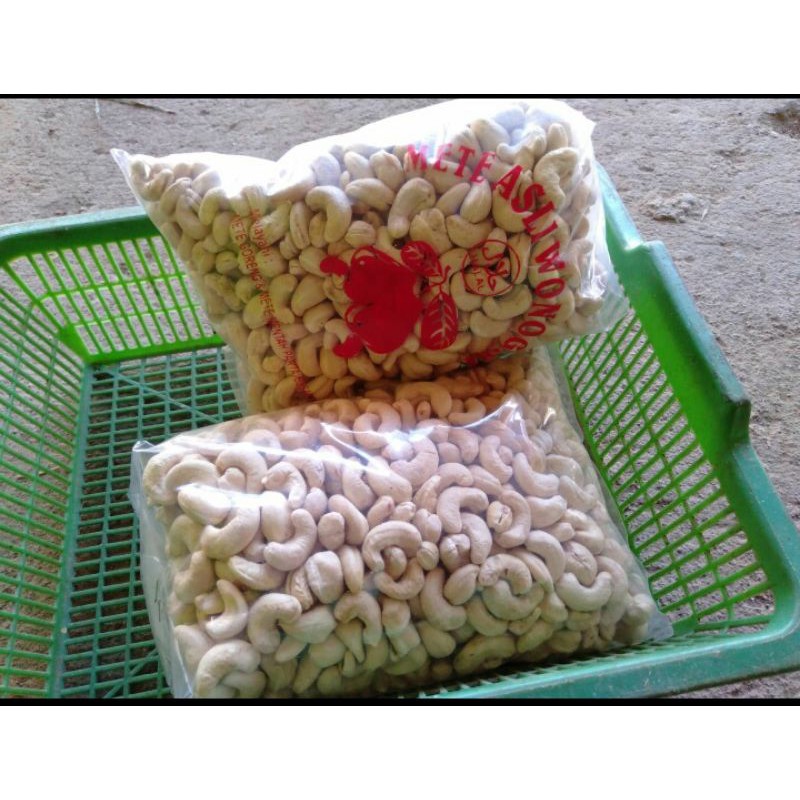 

kacang mete mentah