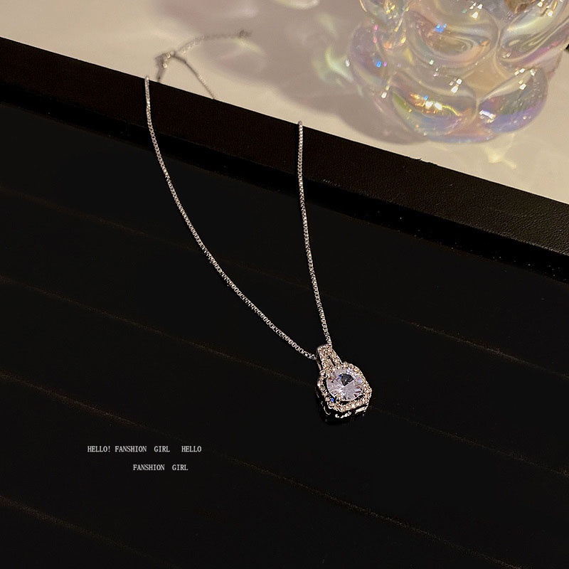 Kalung Liontin Bahan Titanium steel Bentuk Persegi Hias Zircon