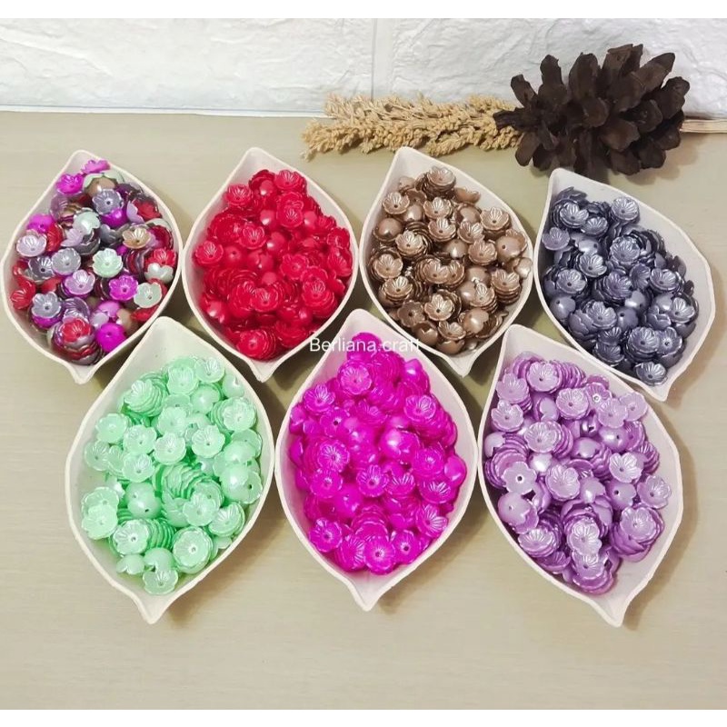 (+- 170 pcs) Mote Kelopak Pearl Bunga Kecil Kode A