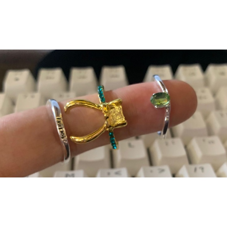 Perhiasan Cincin zircon Bentuk Helm loki Warna Hijau Gaya Kasual Untuk unisex