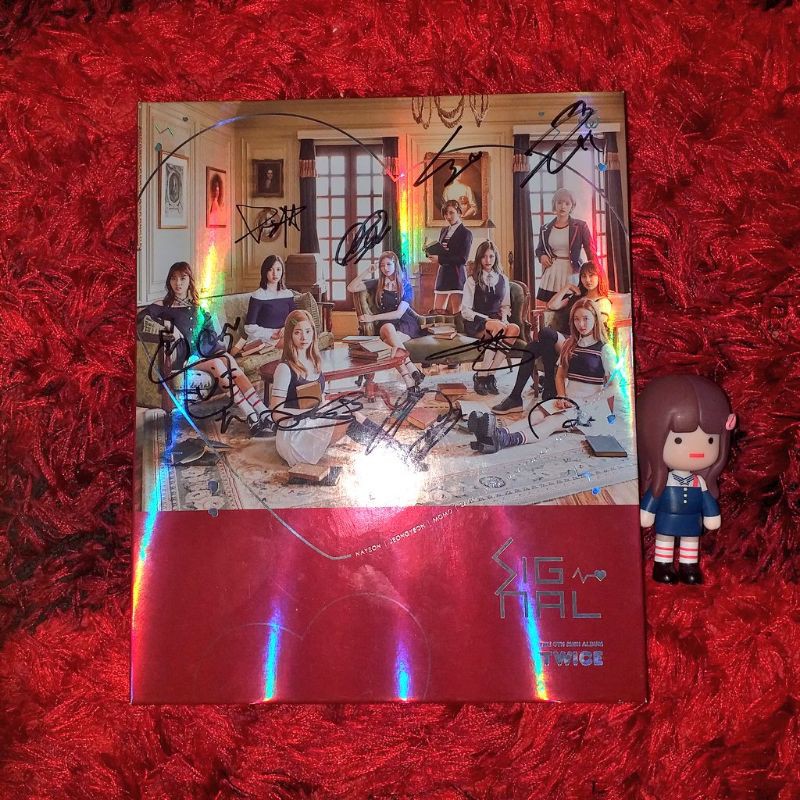 TWICE SIGNAL SIGNED PROMO ALBUM